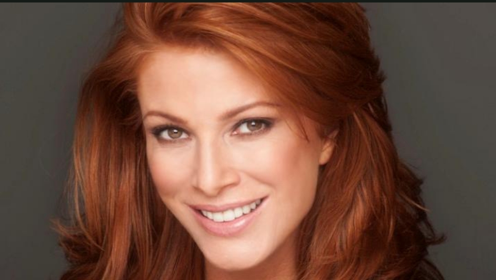 Podcast: Angie Everhart for Oralgen